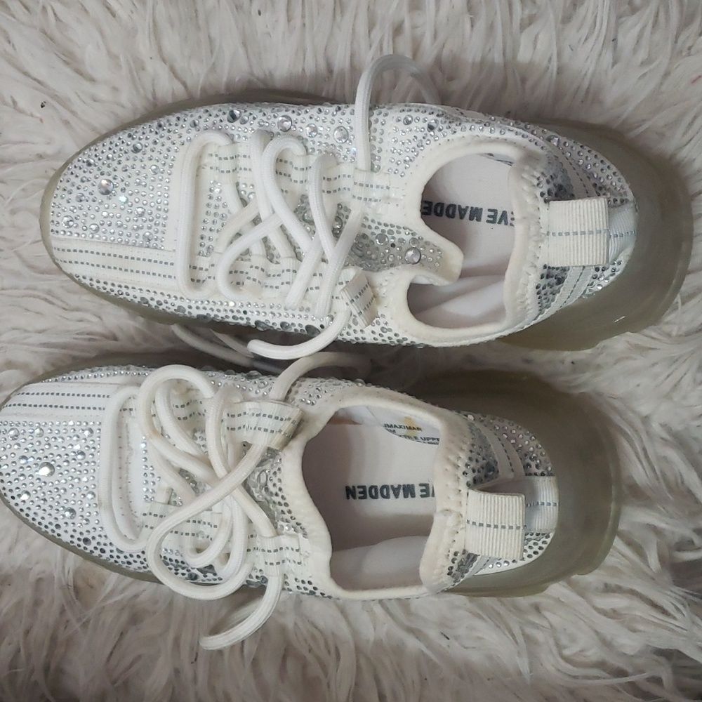 Girls sneakers